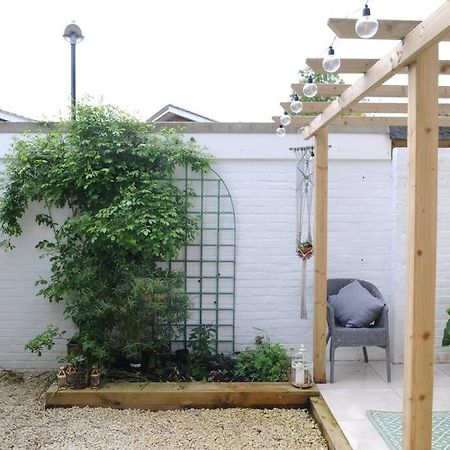 Light Filled Mid- Century 3 Bed Cottage In Dulwich Лондон Екстер'єр фото