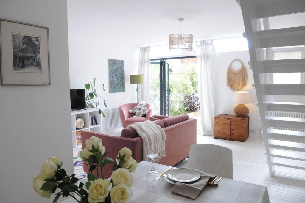 Light Filled Mid- Century 3 Bed Cottage In Dulwich Лондон Екстер'єр фото
