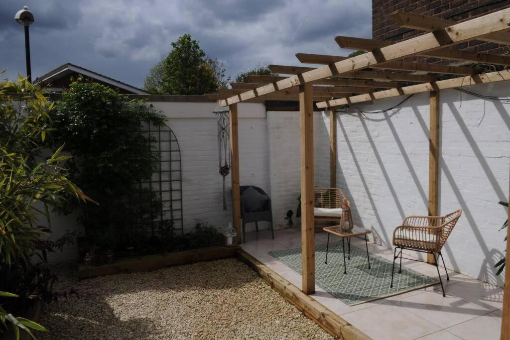 Light Filled Mid- Century 3 Bed Cottage In Dulwich Лондон Екстер'єр фото